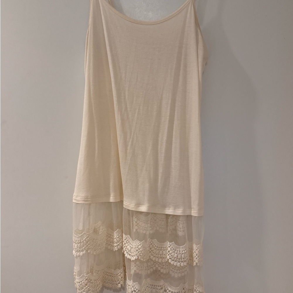 Cream Lace Trim shirt lengthener